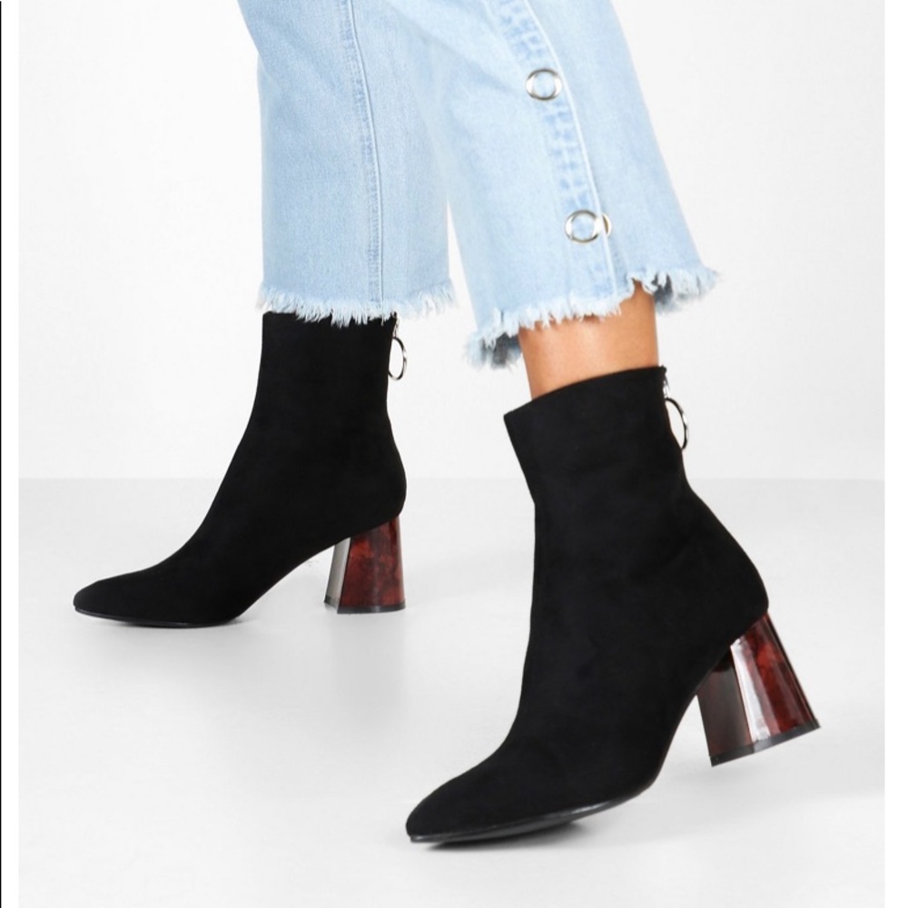 Tortoise Heel Pointed Toe Boots 🐢